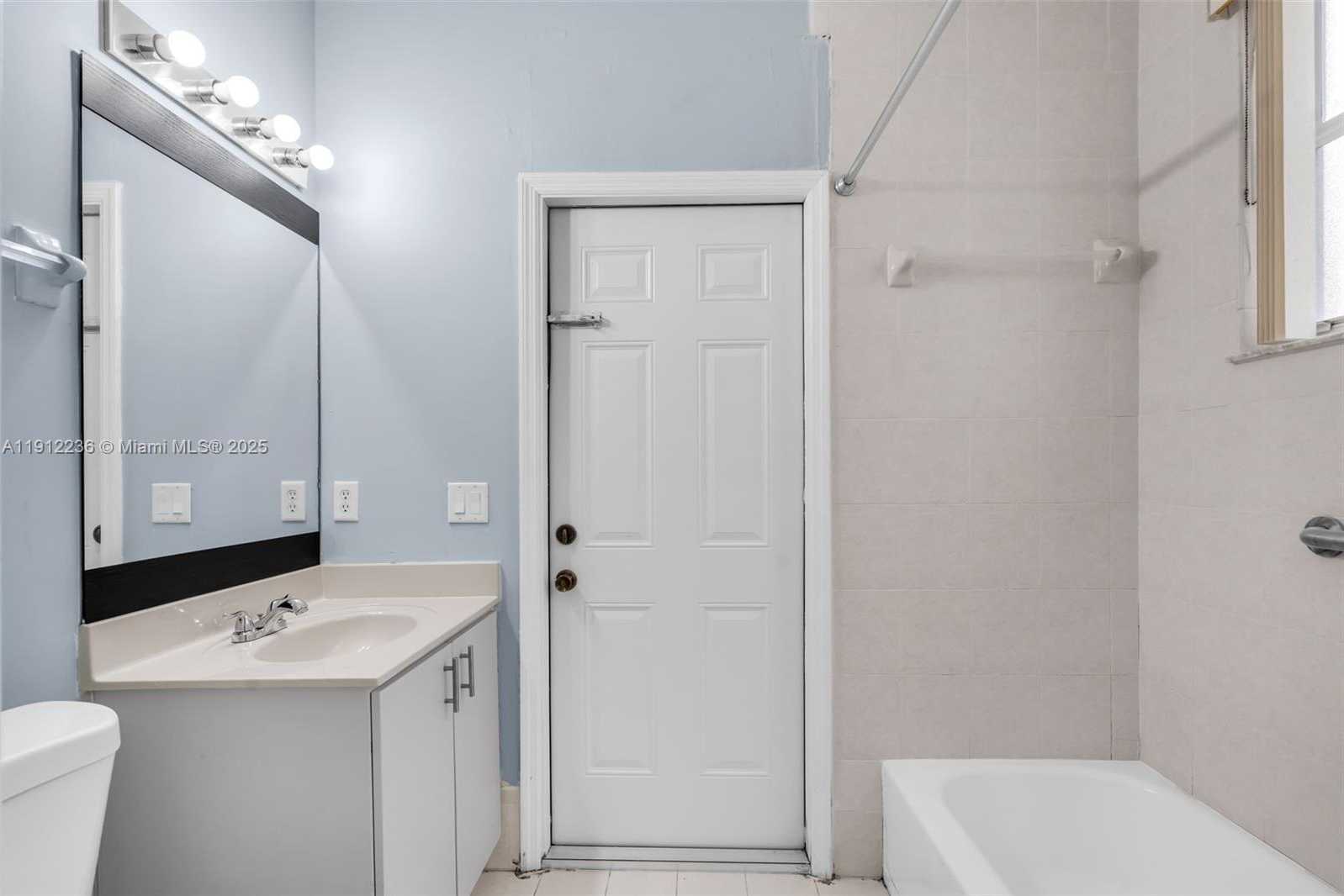 Small Image of 8920 NORTH WEST 180TH TER, Hialeah Number 16