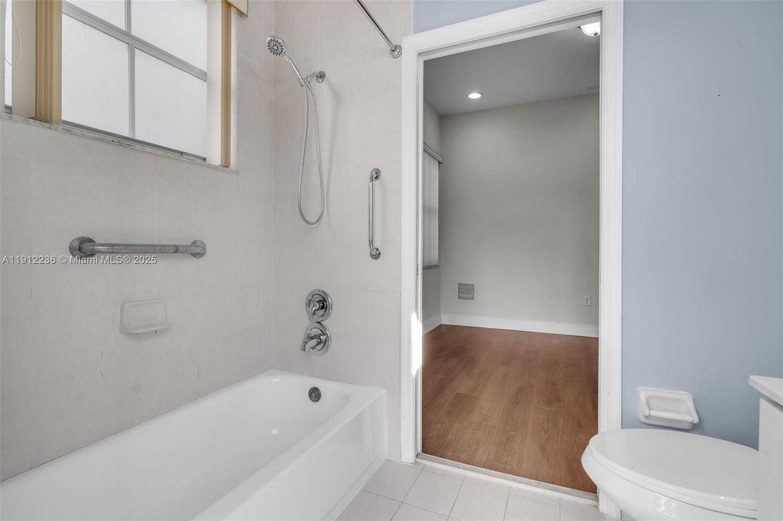 Small Image of 8920 NORTH WEST 180TH TER, Hialeah Number 17