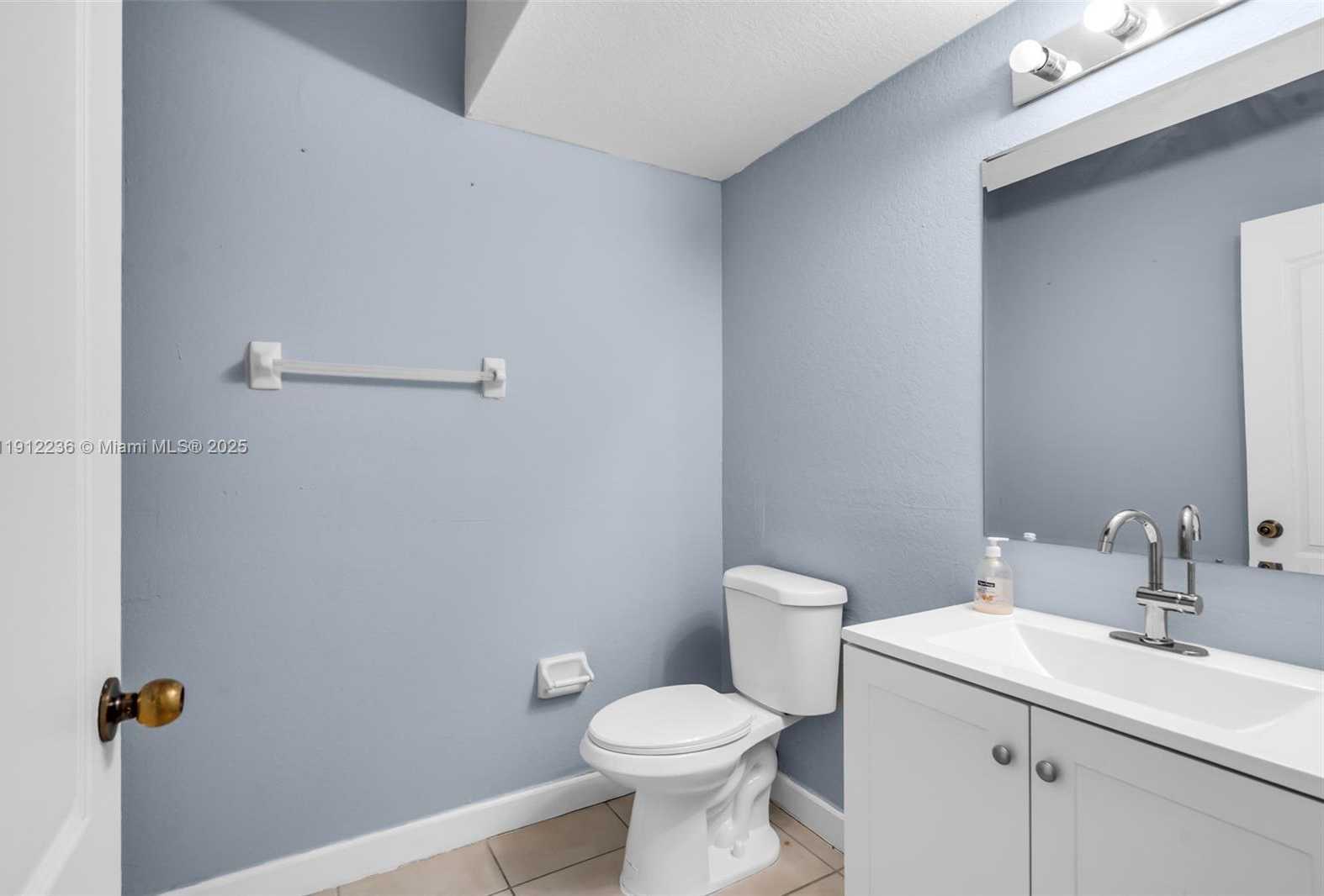 Small Image of 8920 NORTH WEST 180TH TER, Hialeah Number 19