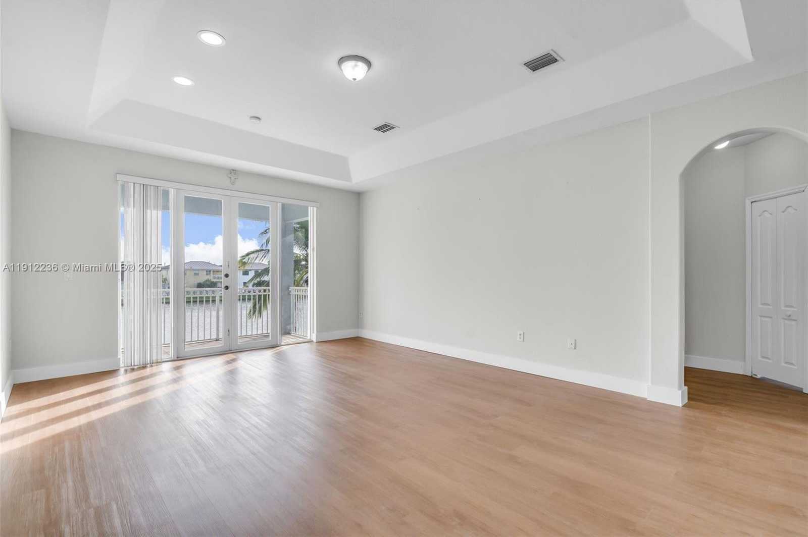 Small Image of 8920 NORTH WEST 180TH TER, Hialeah Number 22