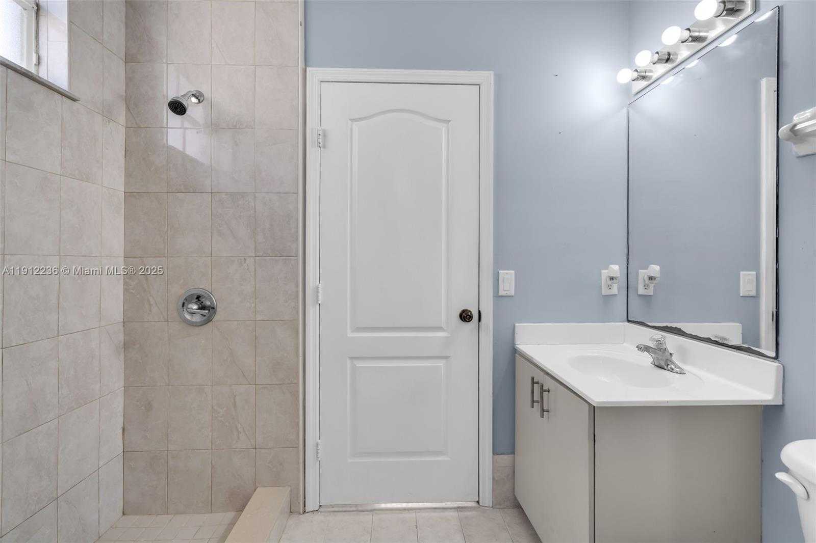 Small Image of 8920 NORTH WEST 180TH TER, Hialeah Number 31