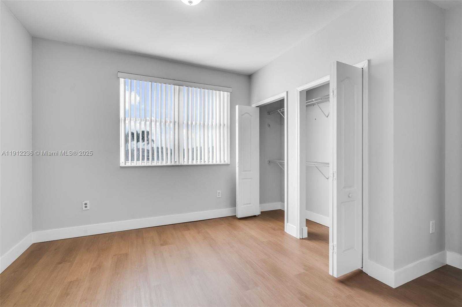 Small Image of 8920 NORTH WEST 180TH TER, Hialeah Number 34