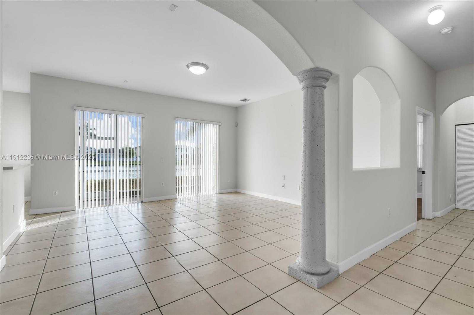 Small Image of 8920 NORTH WEST 180TH TER, Hialeah Number 4