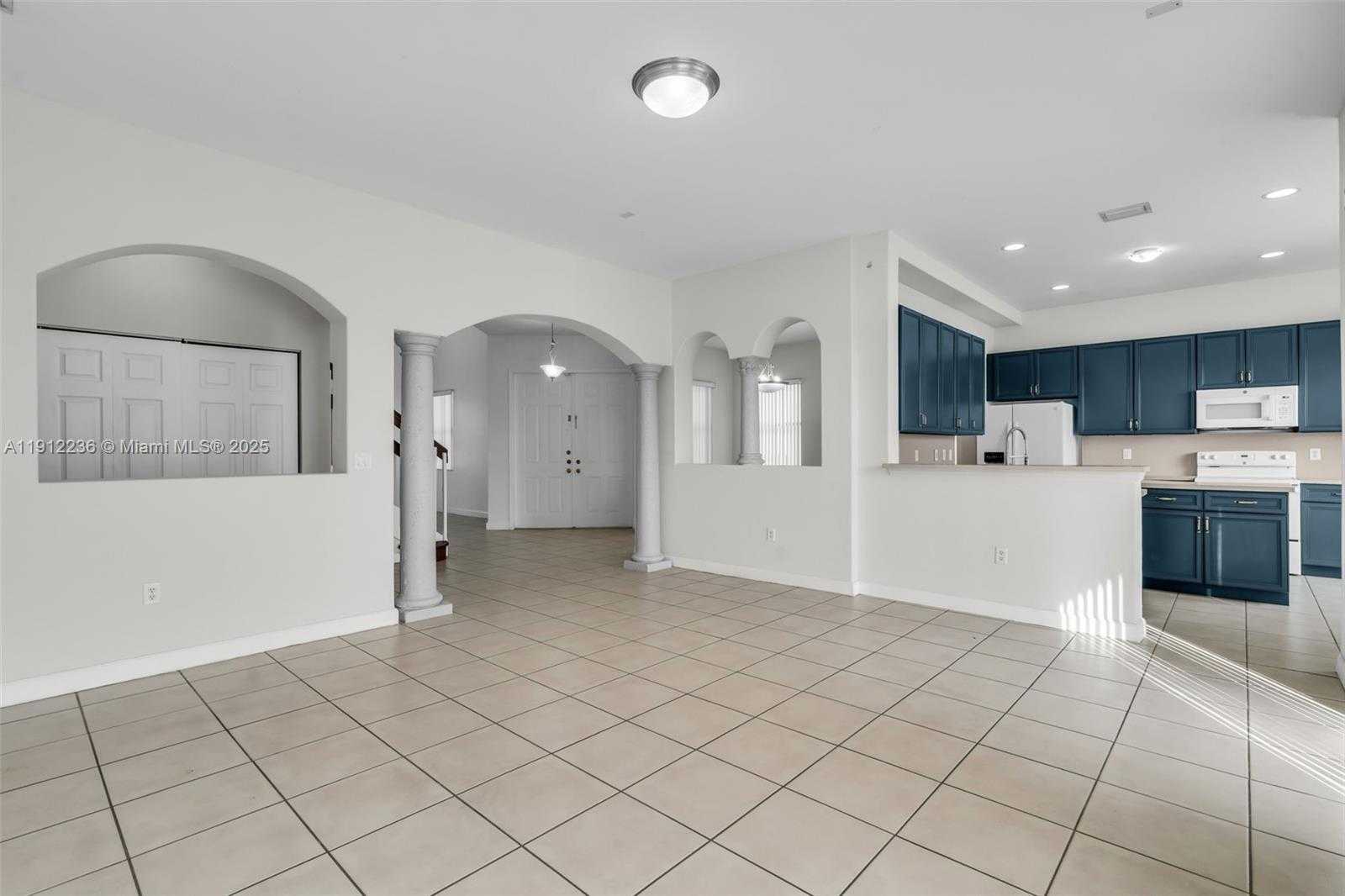 Small Image of 8920 NORTH WEST 180TH TER, Hialeah Number 5