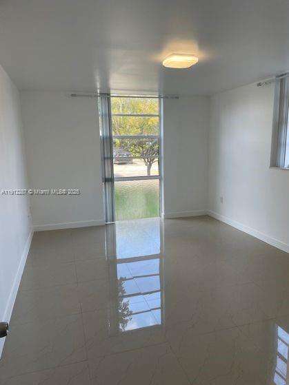 Small Image of 16950 WEST DIXIE HWY B141 HWY #141, North Miami Beach Number 12