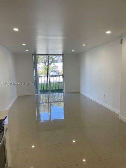 Small Image of 16950 WEST DIXIE HWY B141 HWY #141, North Miami Beach Number 3
