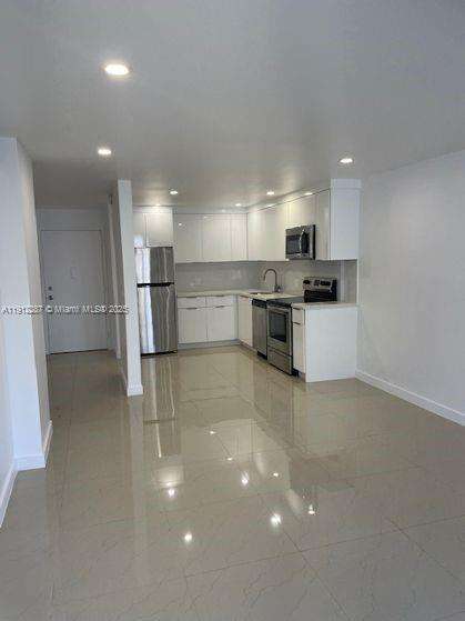 Small Image of 16950 WEST DIXIE HWY B141 HWY #141, North Miami Beach Number 4