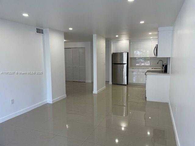 Small Image of 16950 WEST DIXIE HWY B141 HWY #141, North Miami Beach Number 5