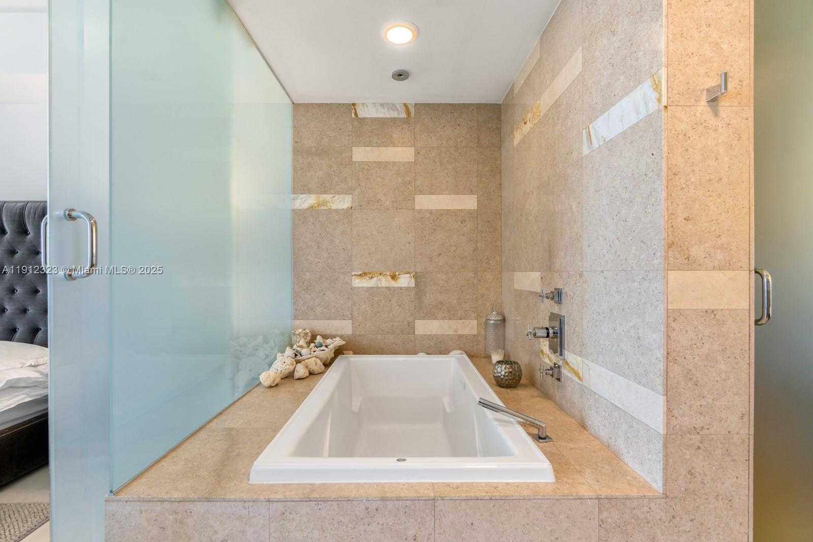 Small Image of 3737 COLLINS AVE #S-503, Miami Beach Number 12