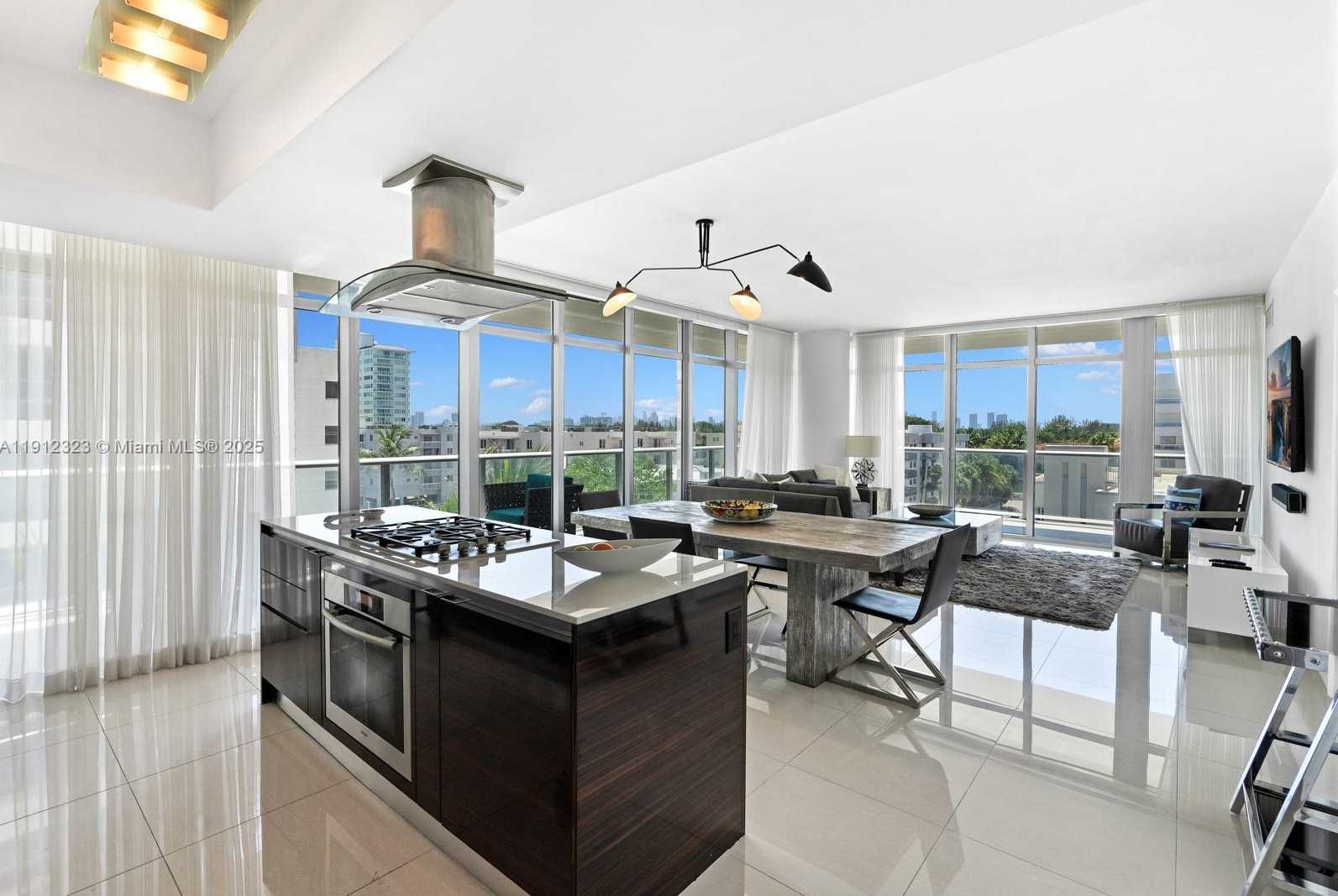 Small Image of 3737 COLLINS AVE #S-503, Miami Beach Number 2