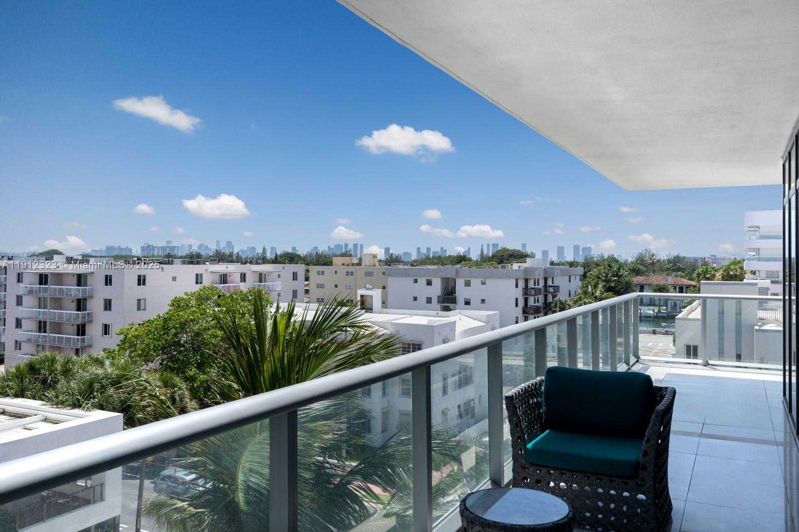 Small Image of 3737 COLLINS AVE #S-503, Miami Beach Number 34