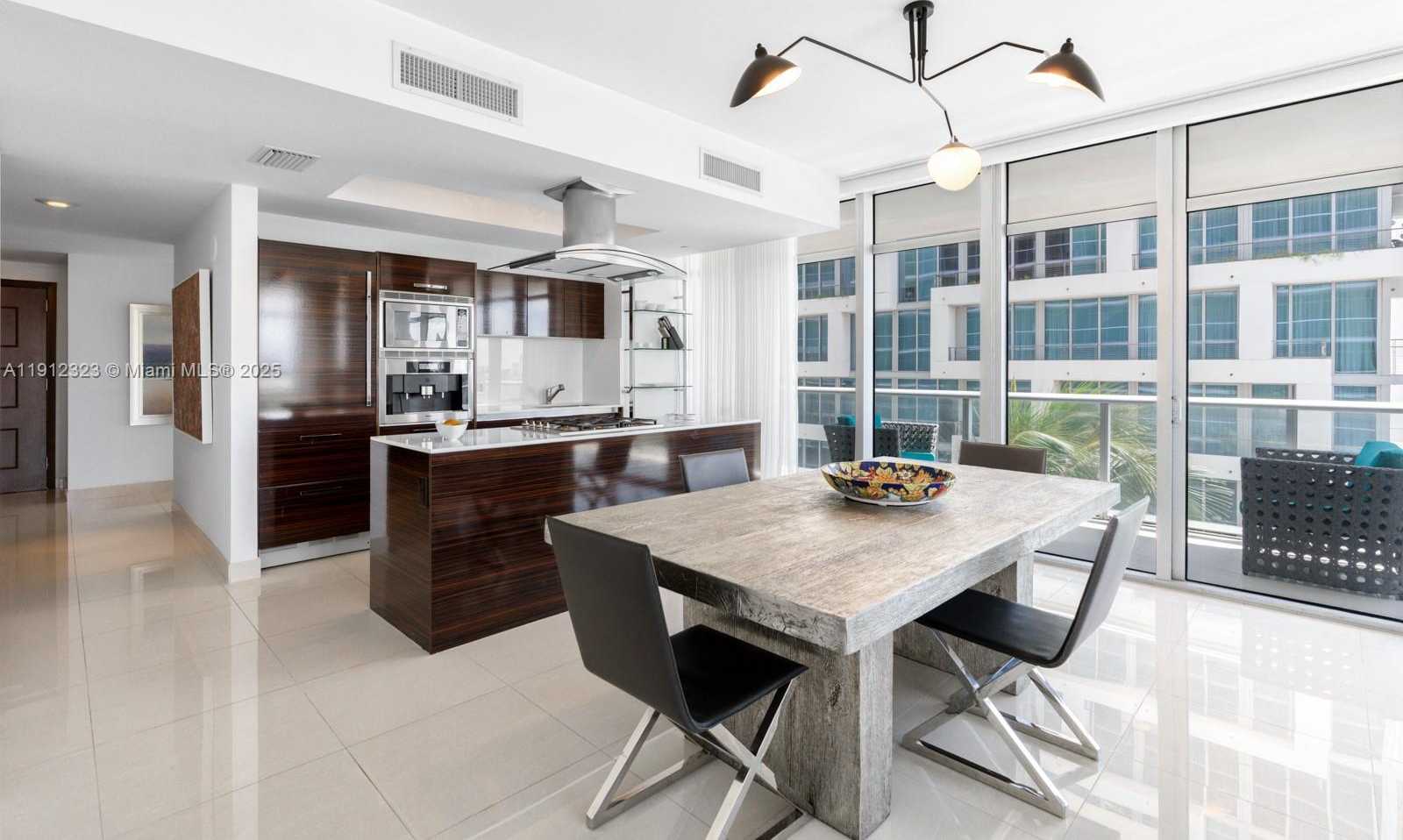 Small Image of 3737 COLLINS AVE #S-503, Miami Beach Number 4