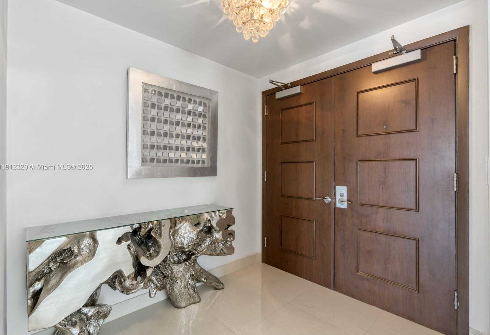 Small Image of 3737 COLLINS AVE #S-503, Miami Beach Number 7