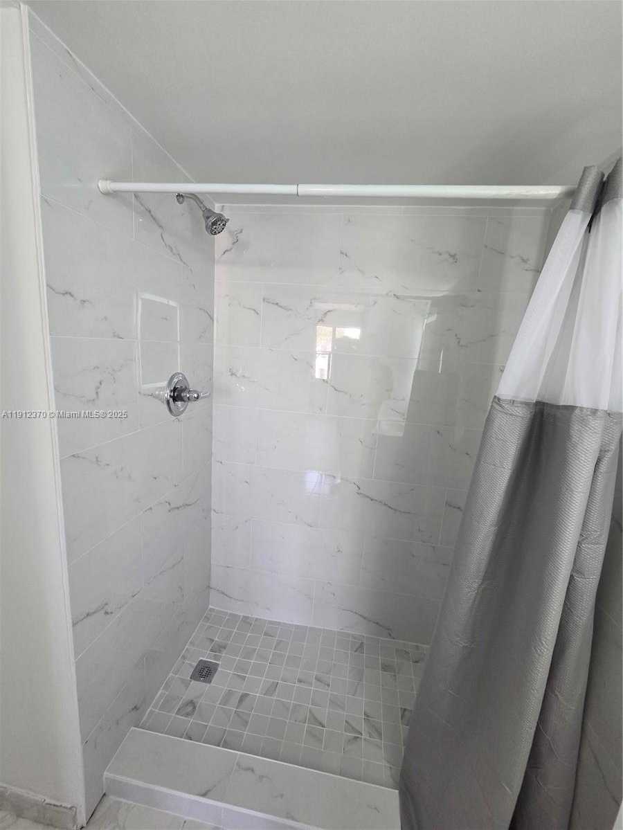 Small Image of 9433 FONTAINEBLEAU BLVD #212, Miami Number 19