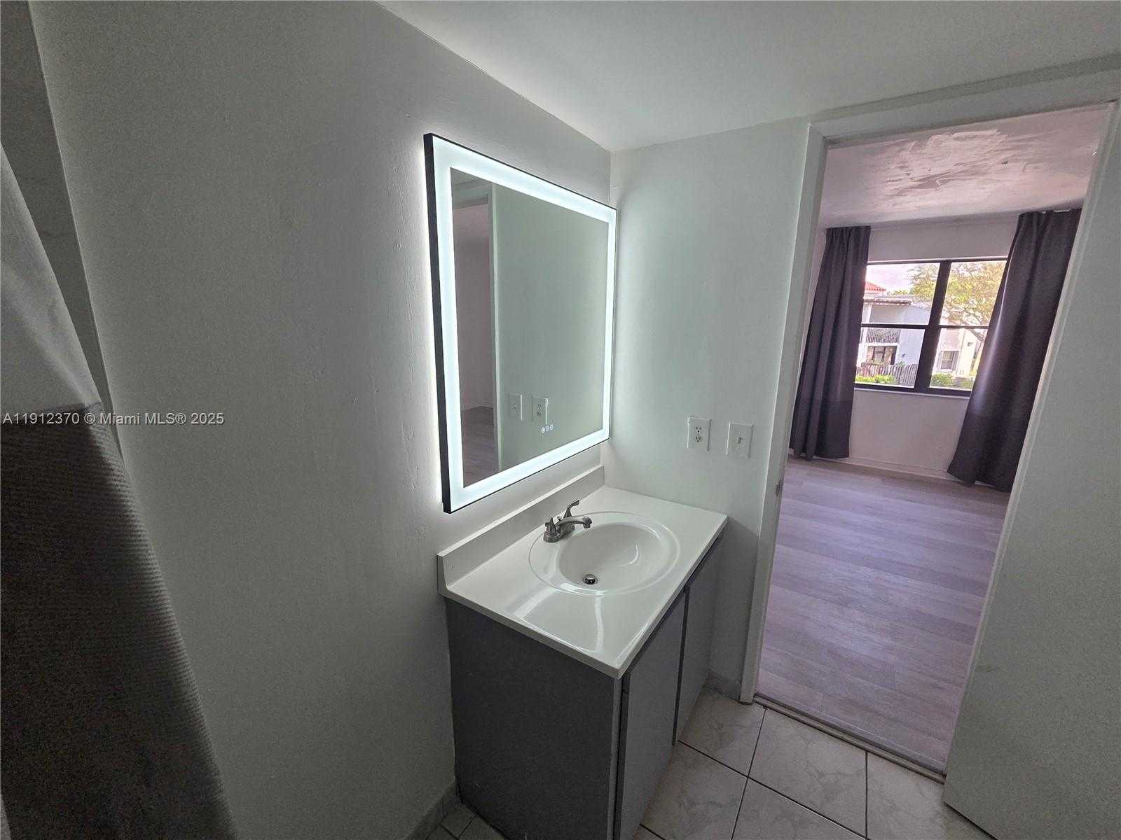 Small Image of 9433 FONTAINEBLEAU BLVD #212, Miami Number 21