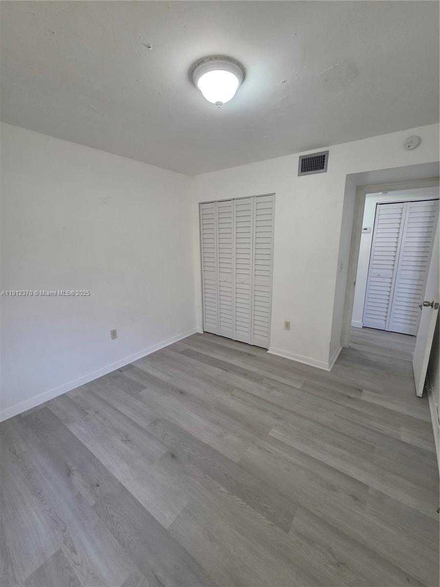 Small Image of 9433 FONTAINEBLEAU BLVD #212, Miami Number 23