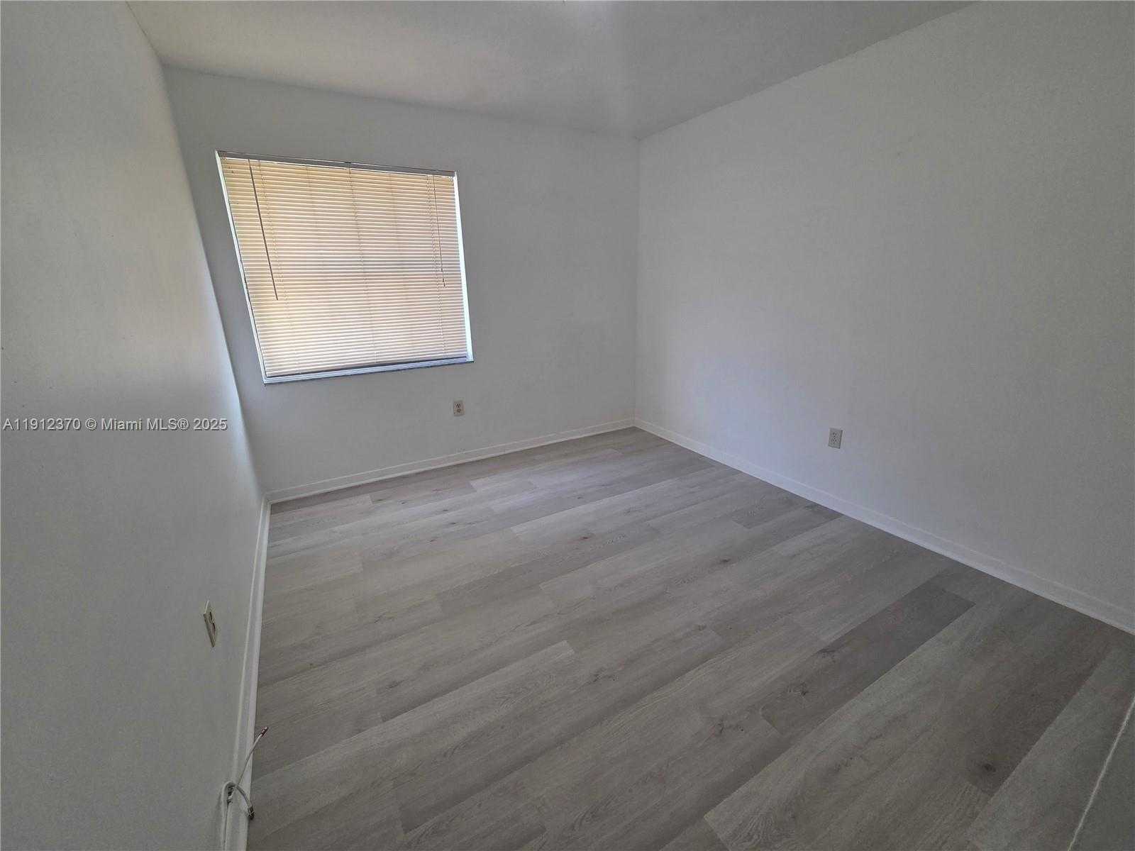 Small Image of 9433 FONTAINEBLEAU BLVD #212, Miami Number 24