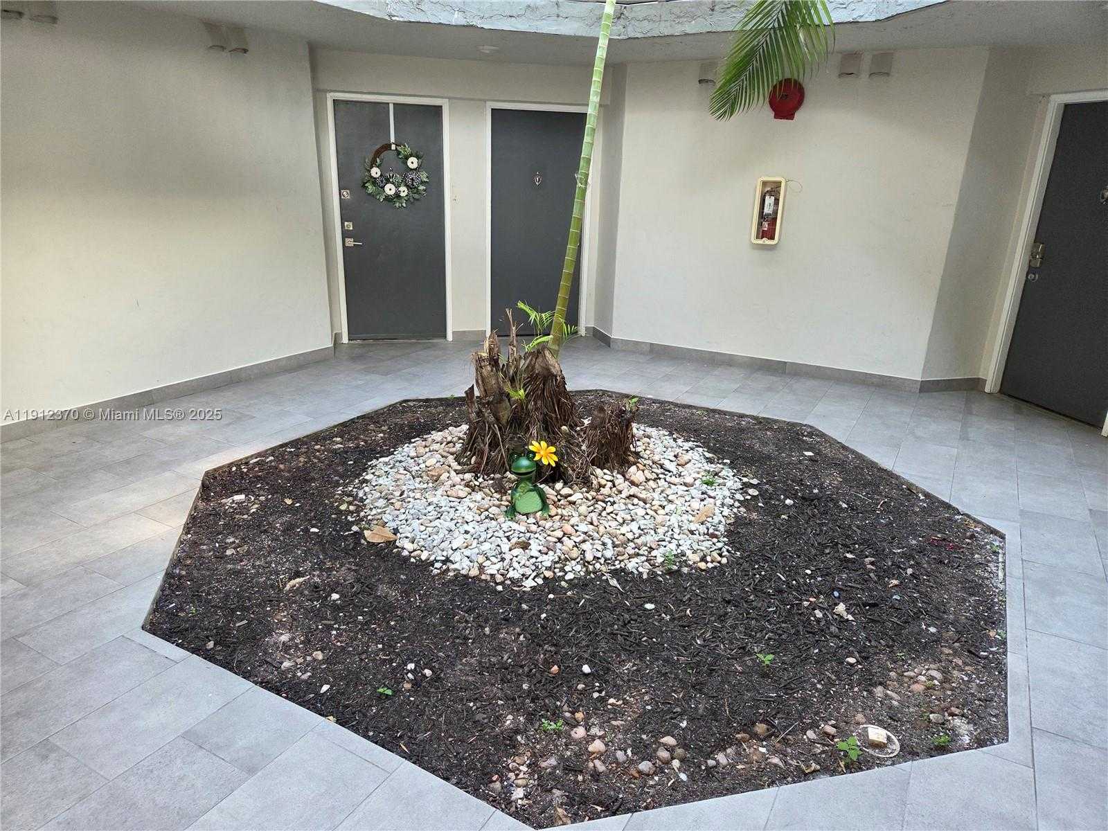 Small Image of 9433 FONTAINEBLEAU BLVD #212, Miami Number 35