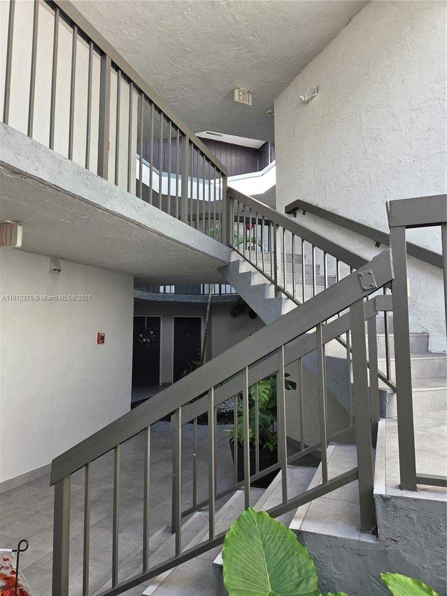 Small Image of 9433 FONTAINEBLEAU BLVD #212, Miami Number 37