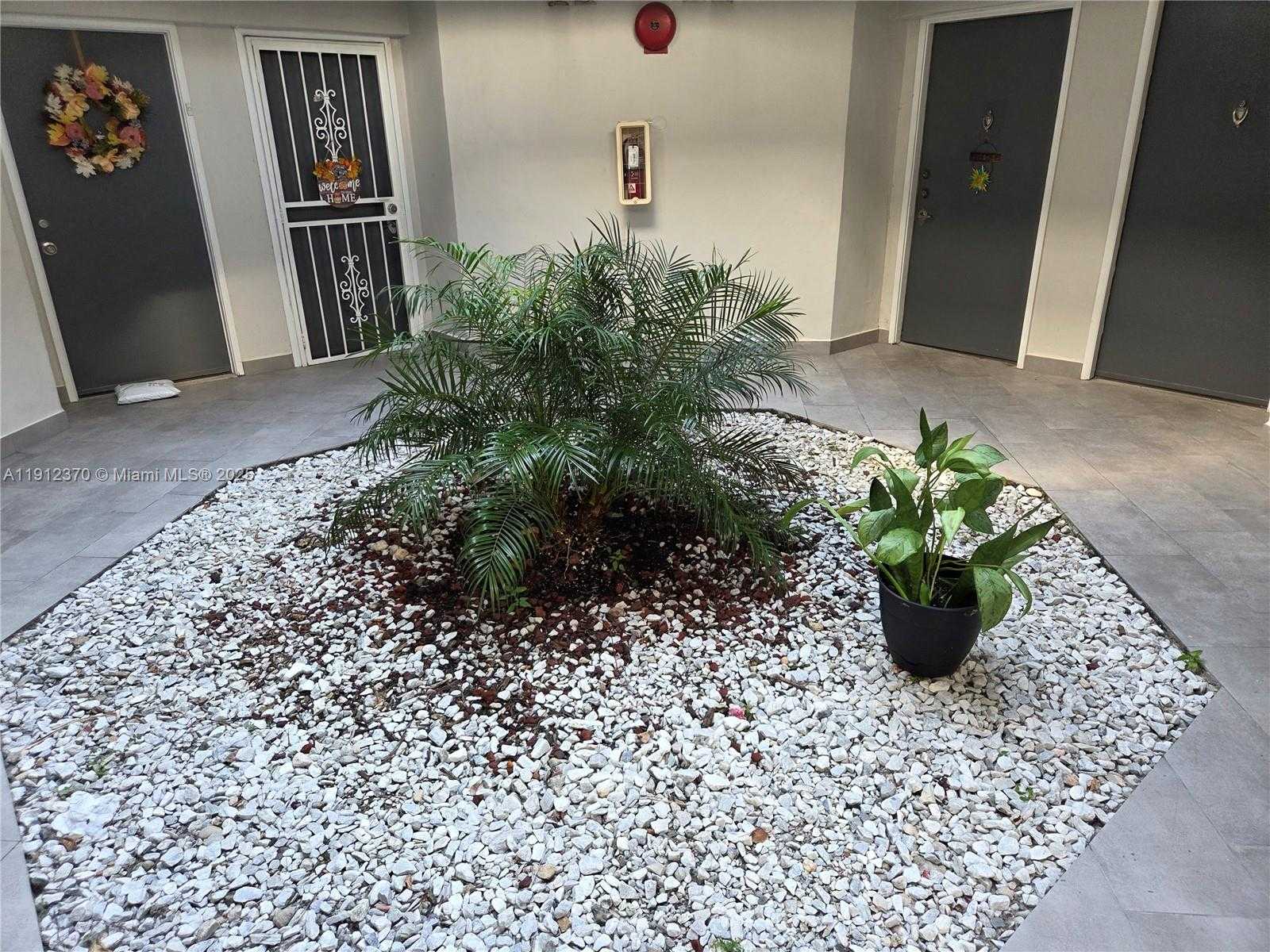 Small Image of 9433 FONTAINEBLEAU BLVD #212, Miami Number 38