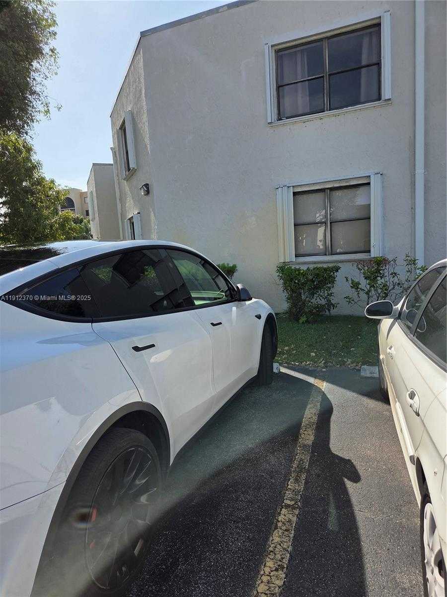 Small Image of 9433 FONTAINEBLEAU BLVD #212, Miami Number 39