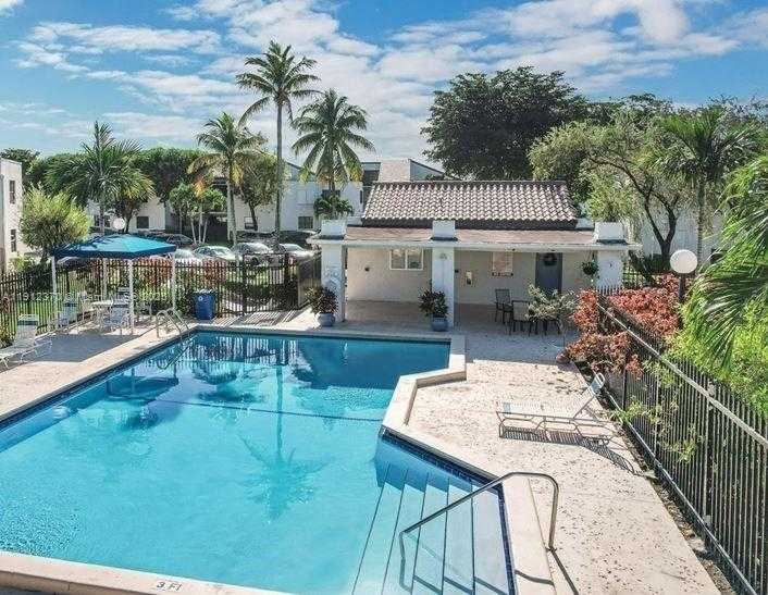 Small Image of 9433 FONTAINEBLEAU BLVD #212, Miami Number 44