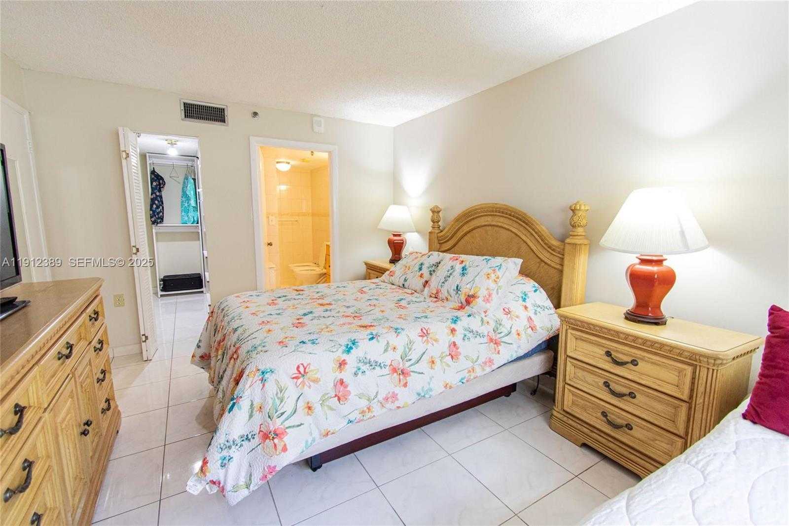 Small Image of 1621 COLLINS AVE #406, Miami Beach Number 12