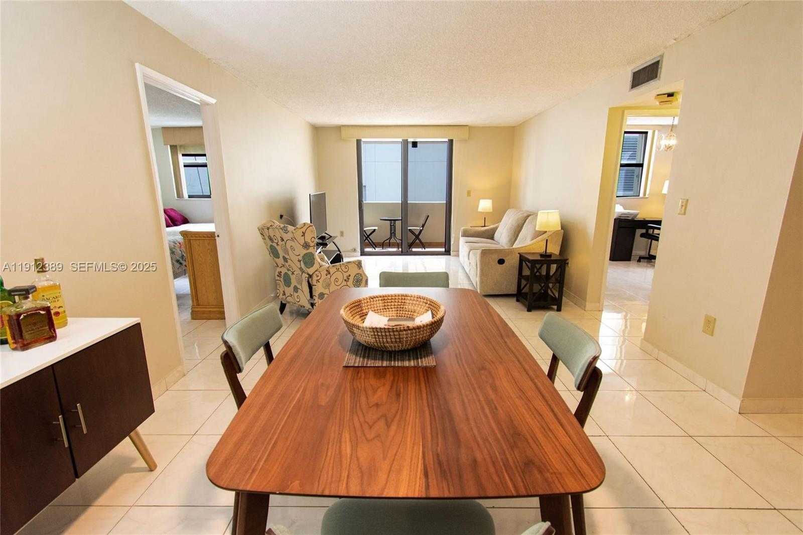 Small Image of 1621 COLLINS AVE #406, Miami Beach Number 5