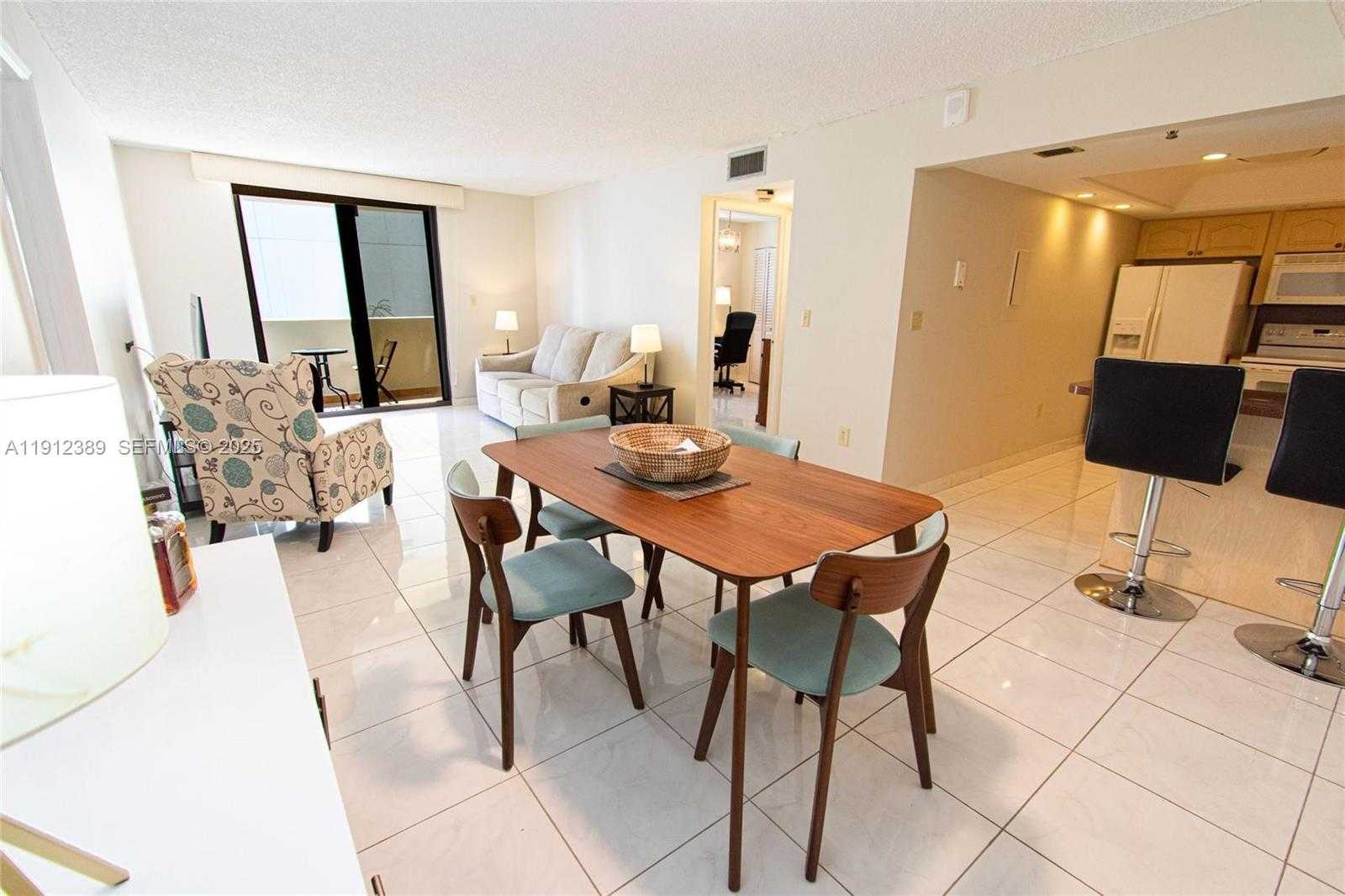 Small Image of 1621 COLLINS AVE #406, Miami Beach Number 6
