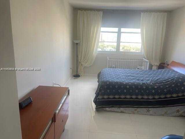 Small Image of 500 BAYVIEW DR #1825, Sunny Isles Beach Number 10