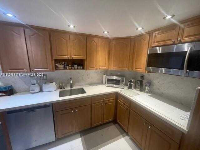 Small Image of 500 BAYVIEW DR #1825, Sunny Isles Beach Number 16