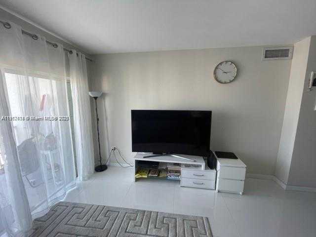 Small Image of 500 BAYVIEW DR #1825, Sunny Isles Beach Number 21