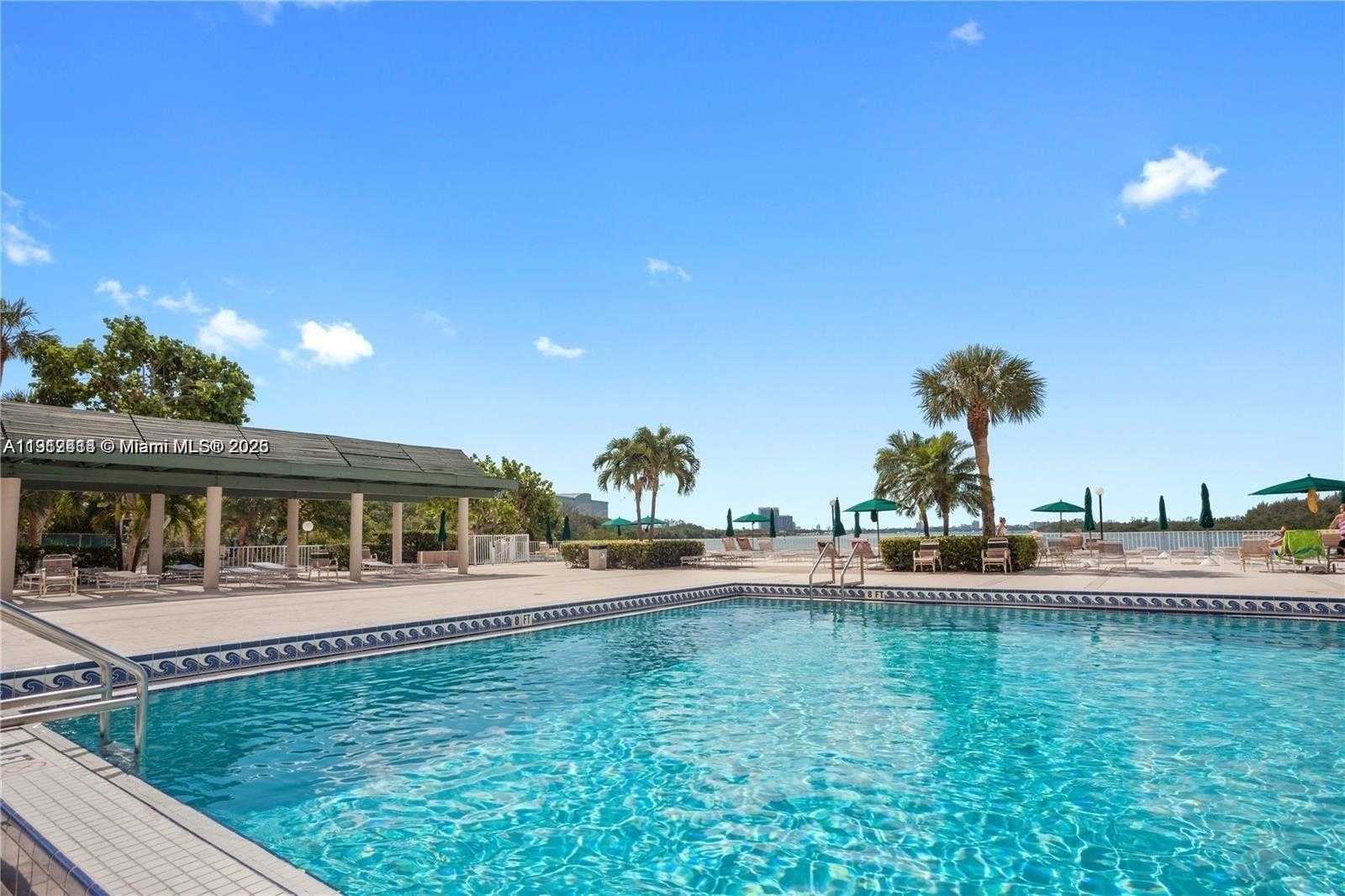 Small Image of 500 BAYVIEW DR #1825, Sunny Isles Beach Number 3