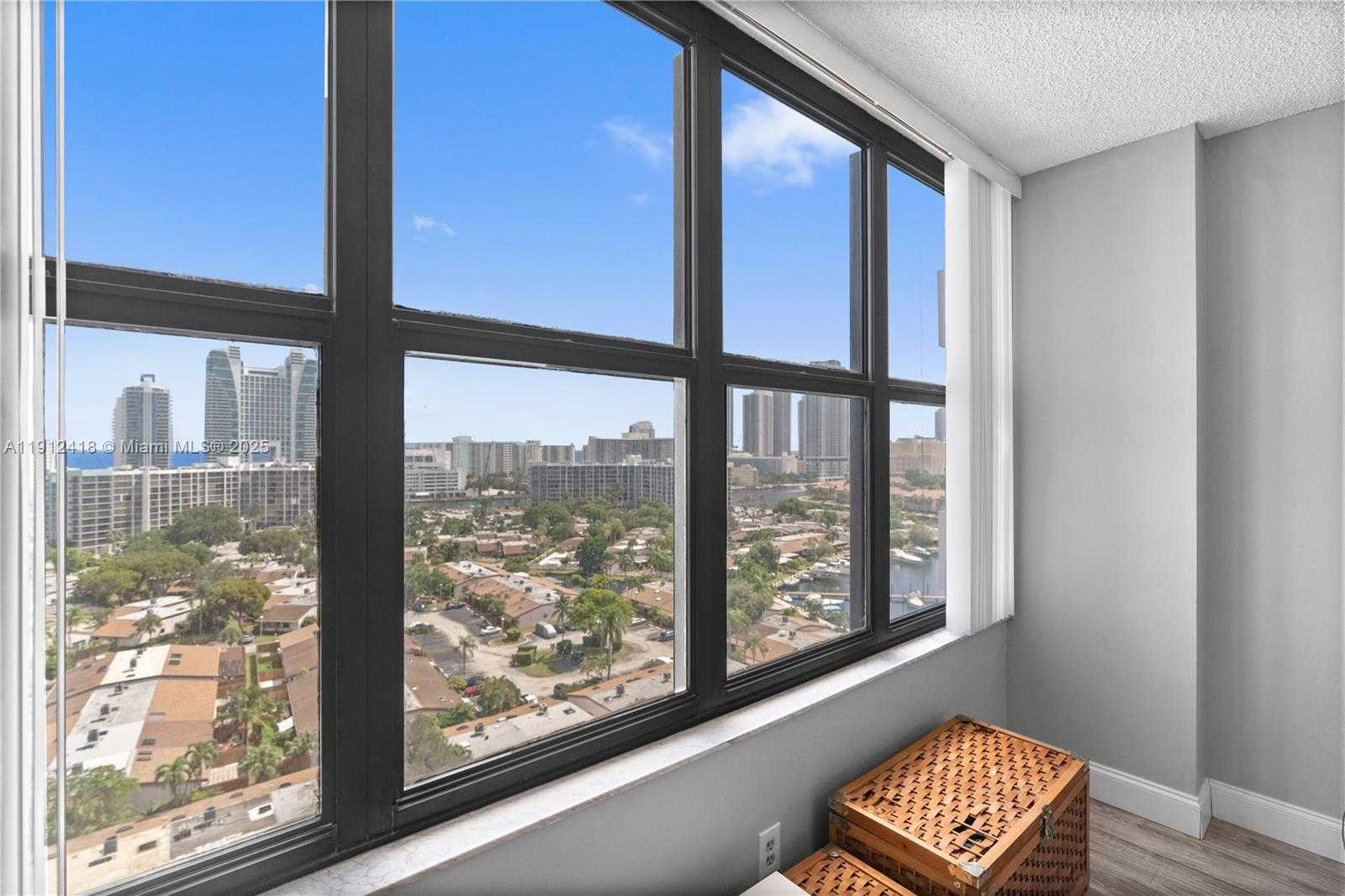 Small Image of 2500 PARKVIEW DR #1604, Hallandale Beach Number 13