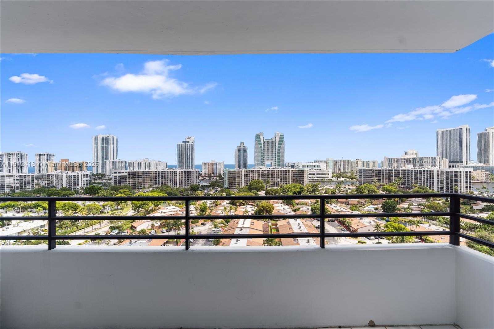 Small Image of 2500 PARKVIEW DR #1604, Hallandale Beach Number 17