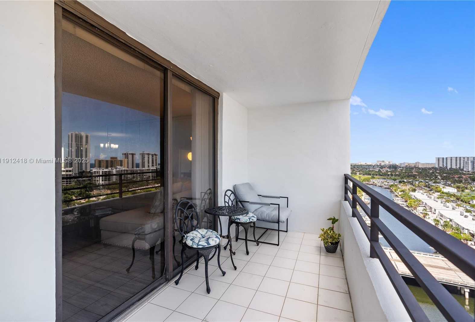 Small Image of 2500 PARKVIEW DR #1604, Hallandale Beach Number 18