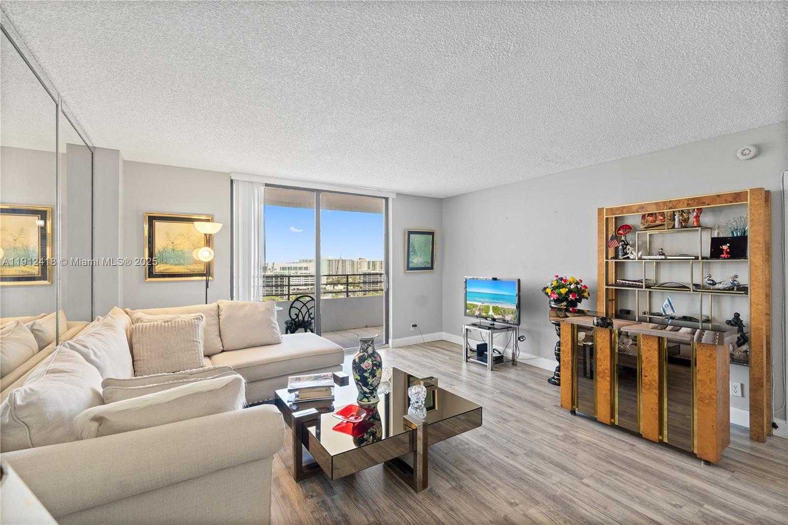 Small Image of 2500 PARKVIEW DR #1604, Hallandale Beach Number 6