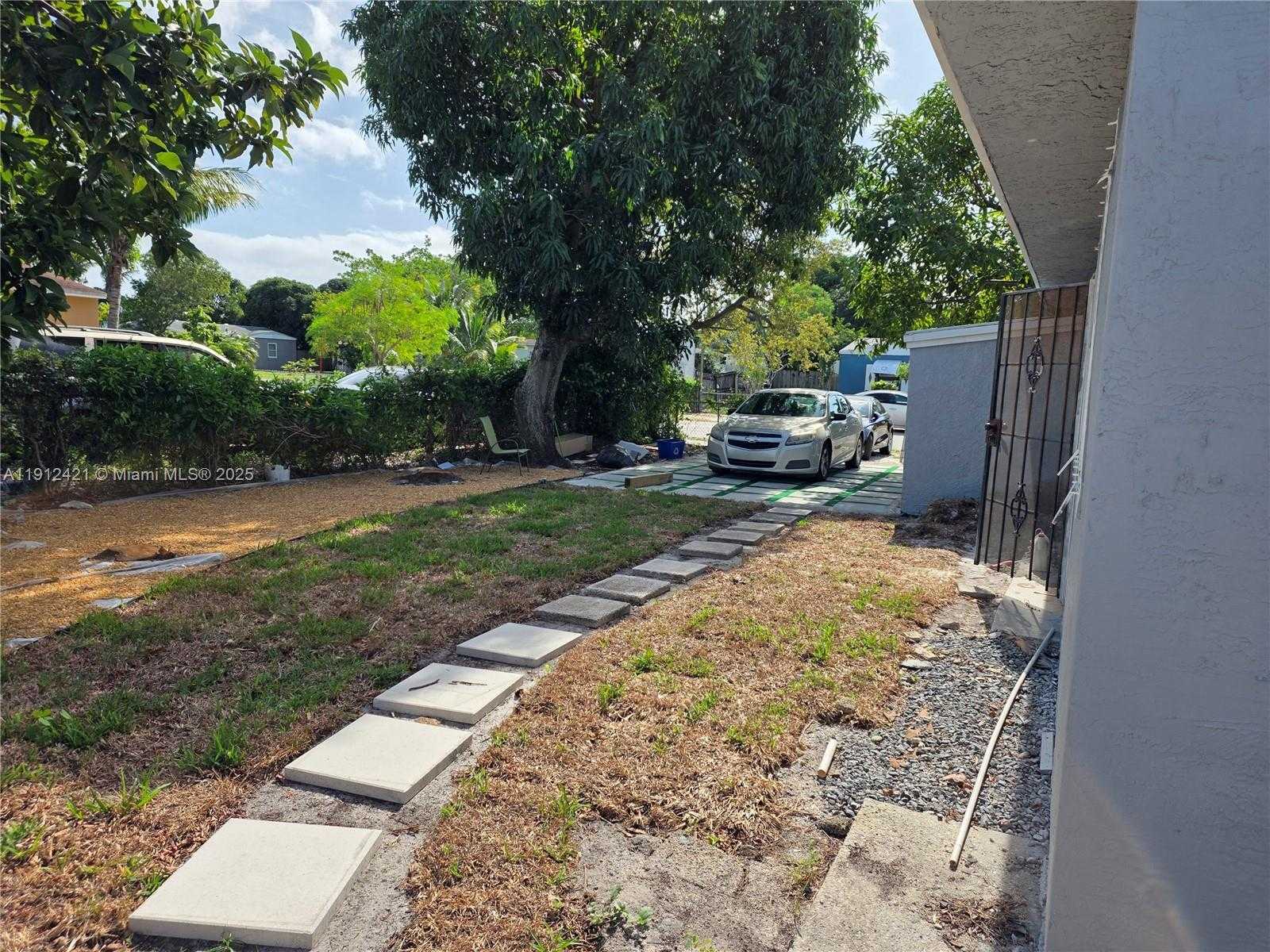 Small Image of 2124 SOUTH BEECH RD #B, West Palm Beach Number 6