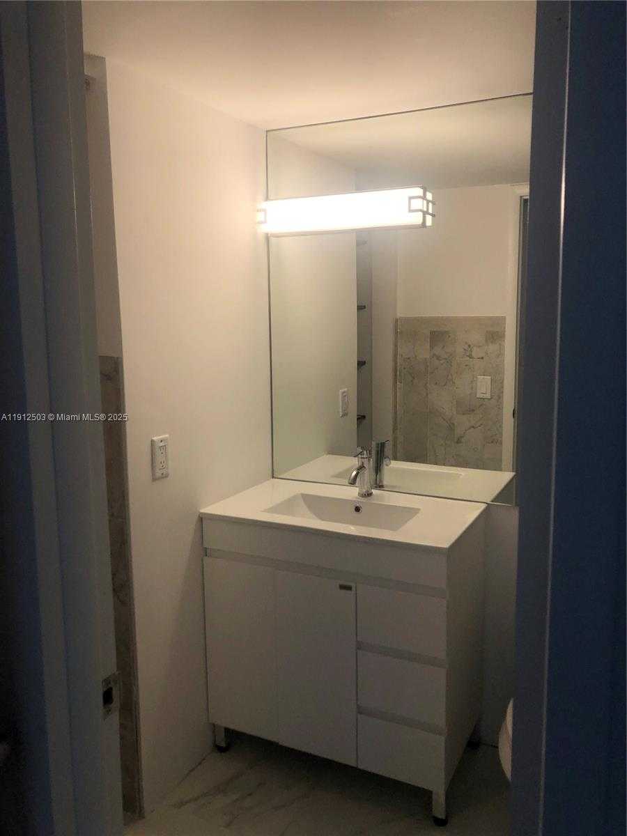 Small Image of 1440 BRICKELL BAY DR #709, Miami Number 14