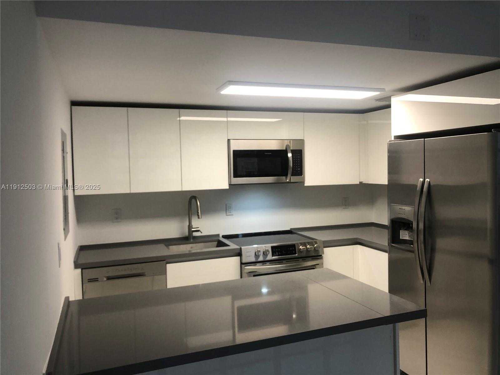 Small Image of 1440 BRICKELL BAY DR #709, Miami Number 3