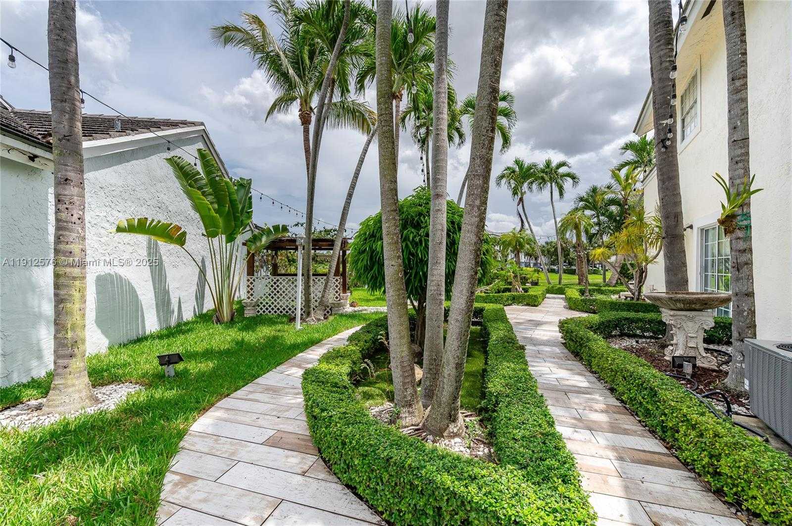 Small Image of 9870 NORTH WEST 47TH TER, Doral Number 11