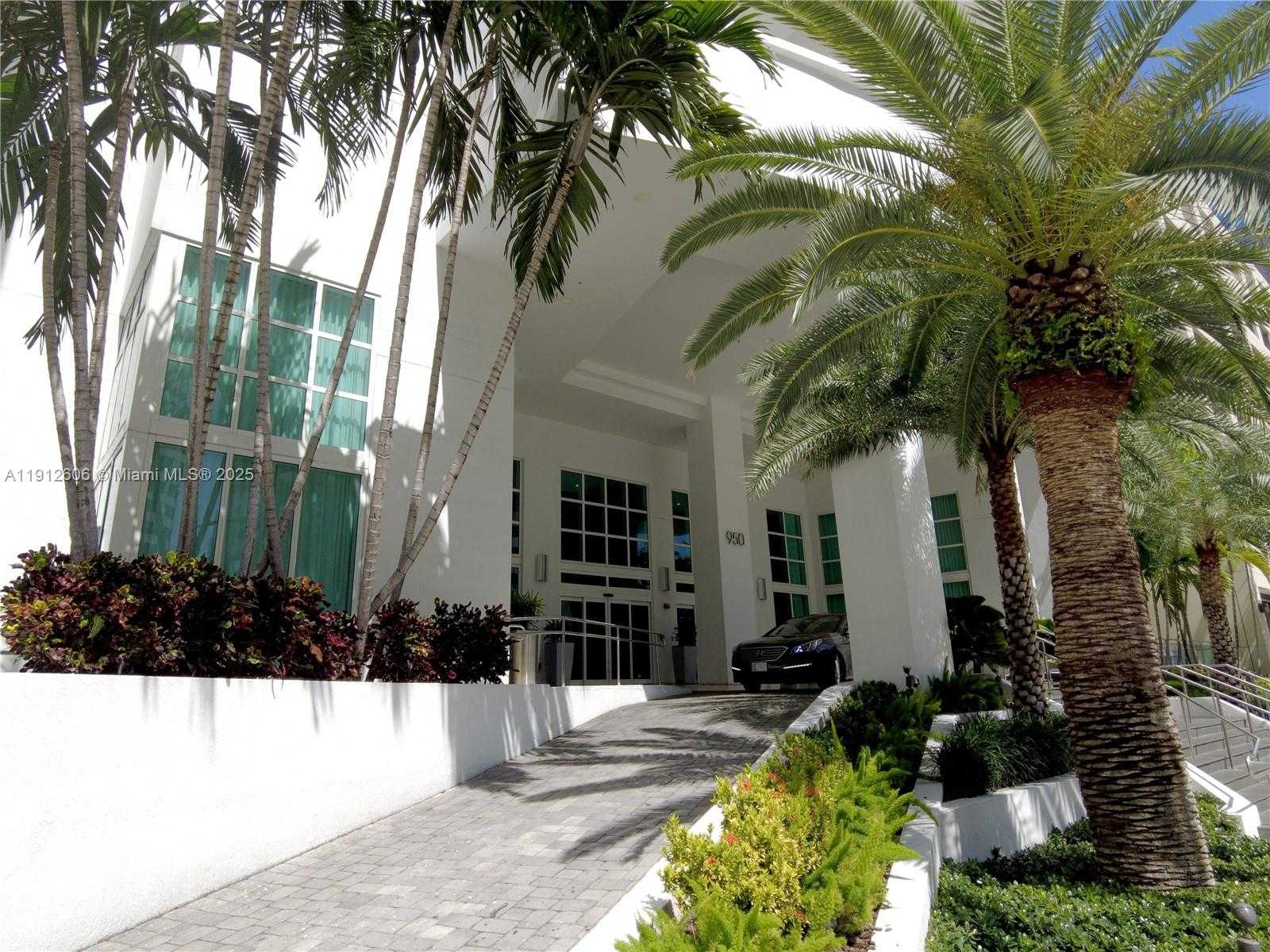 Small Image of 950 BRICKELL BAY DR #5404, Miami Number 2