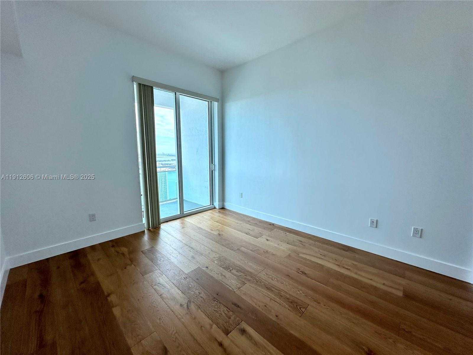 Small Image of 950 BRICKELL BAY DR #5404, Miami Number 24