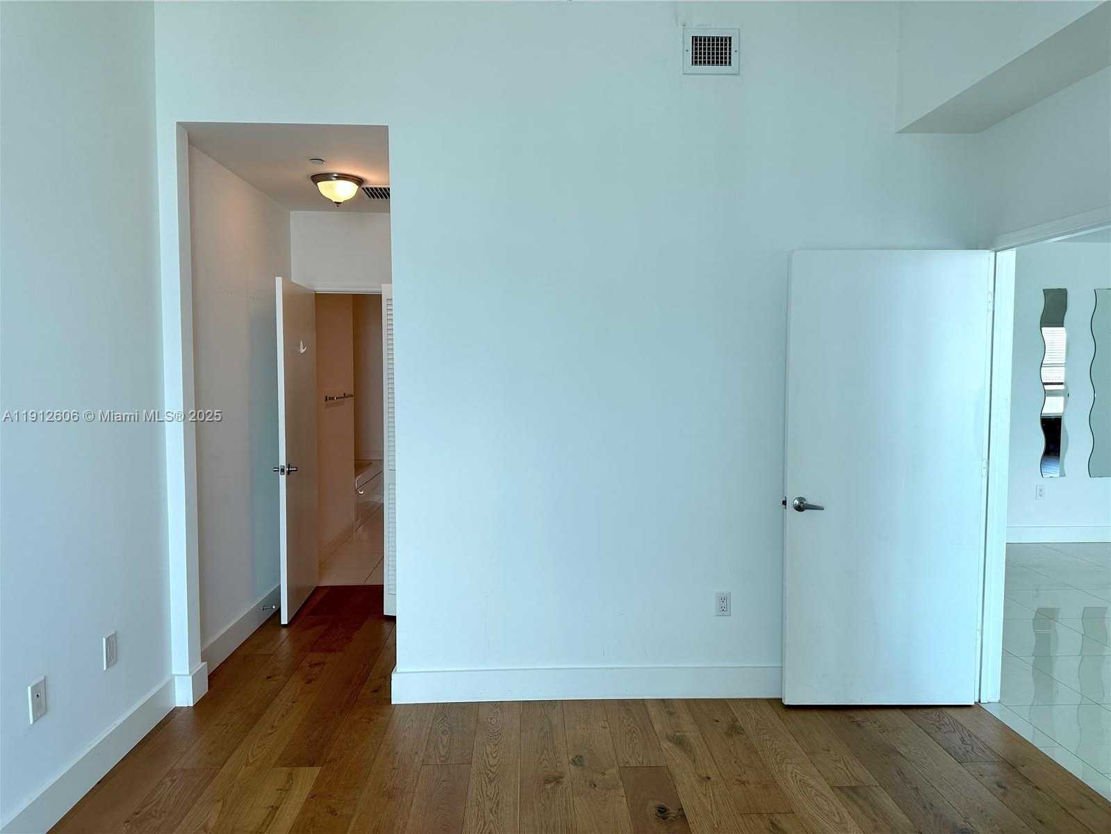 Small Image of 950 BRICKELL BAY DR #5404, Miami Number 28