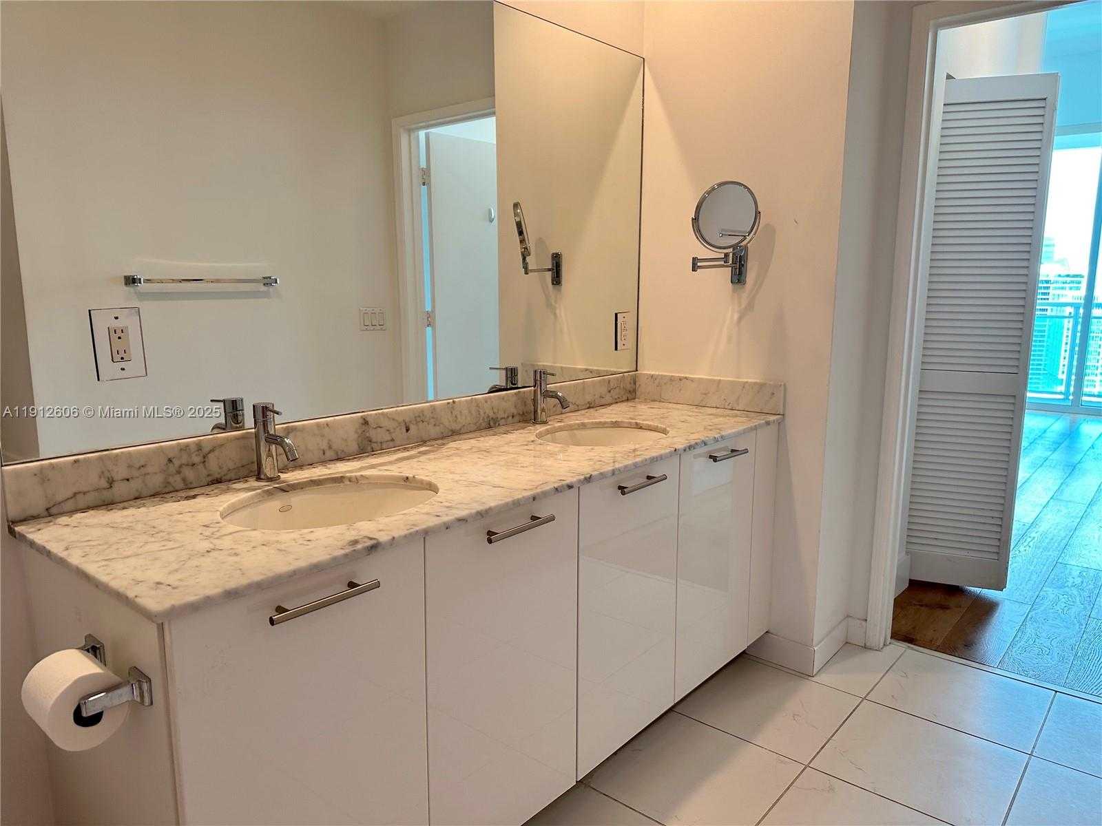 Small Image of 950 BRICKELL BAY DR #5404, Miami Number 30