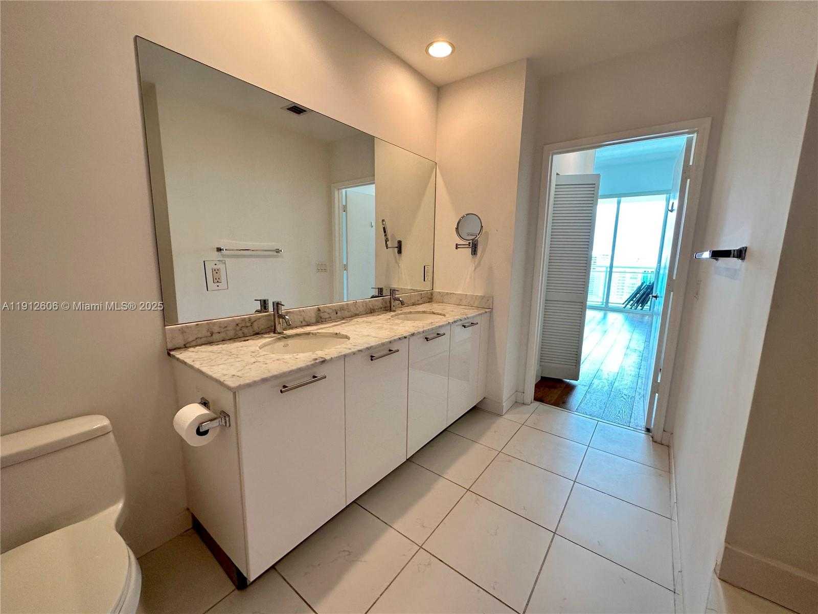 Small Image of 950 BRICKELL BAY DR #5404, Miami Number 31