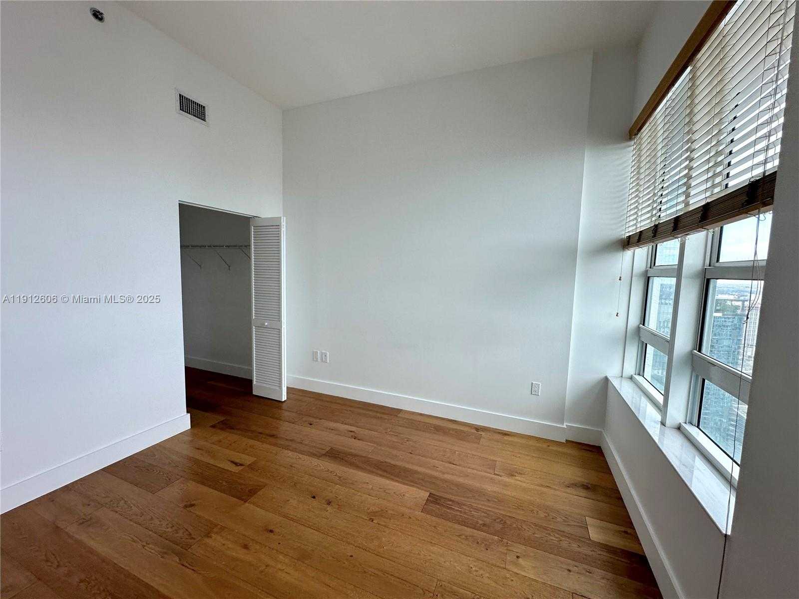 Small Image of 950 BRICKELL BAY DR #5404, Miami Number 32