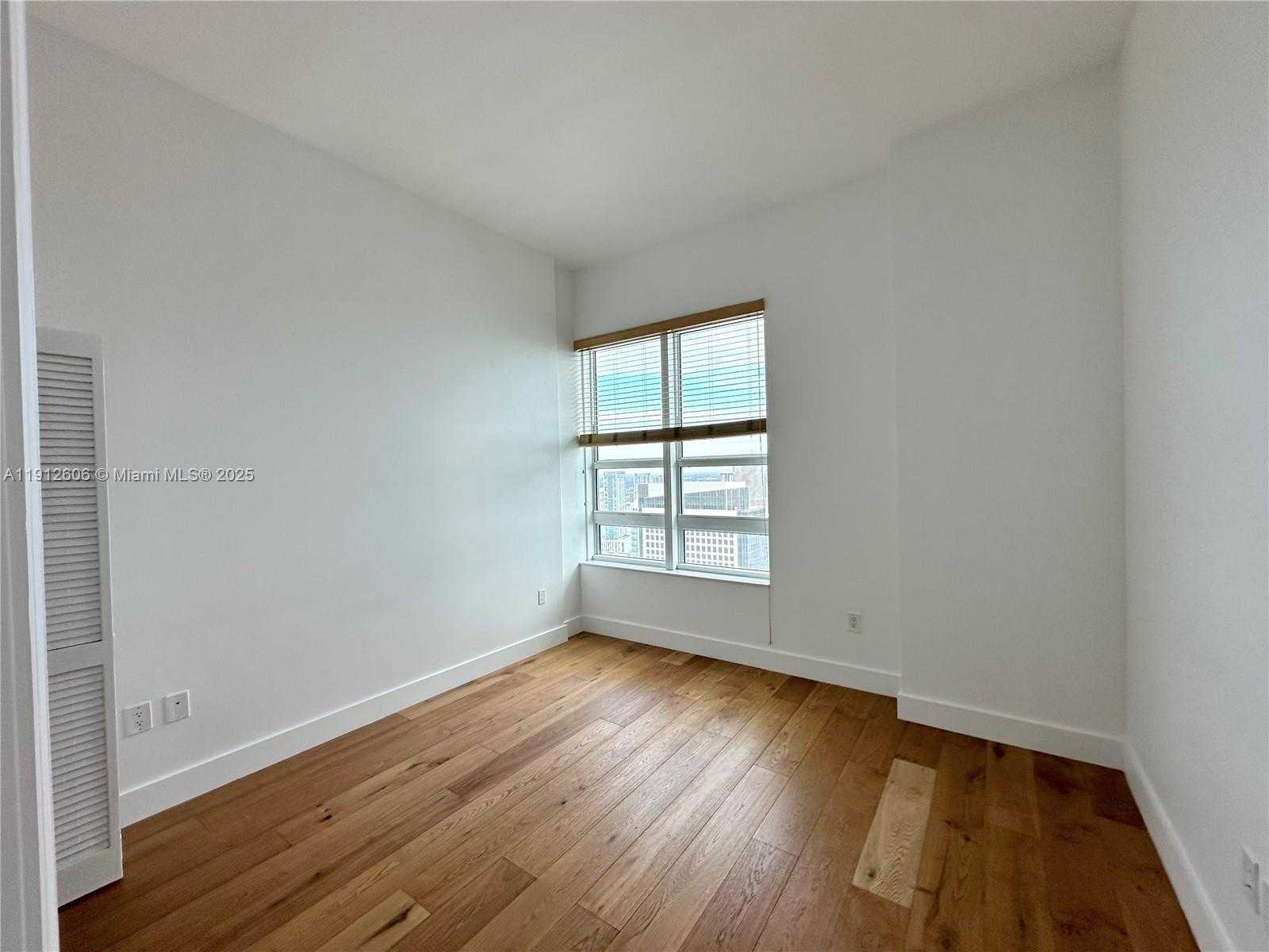 Small Image of 950 BRICKELL BAY DR #5404, Miami Number 34