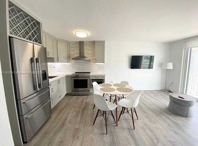 Small Image of 401 OCEAN DR #910, Miami Beach Number 4