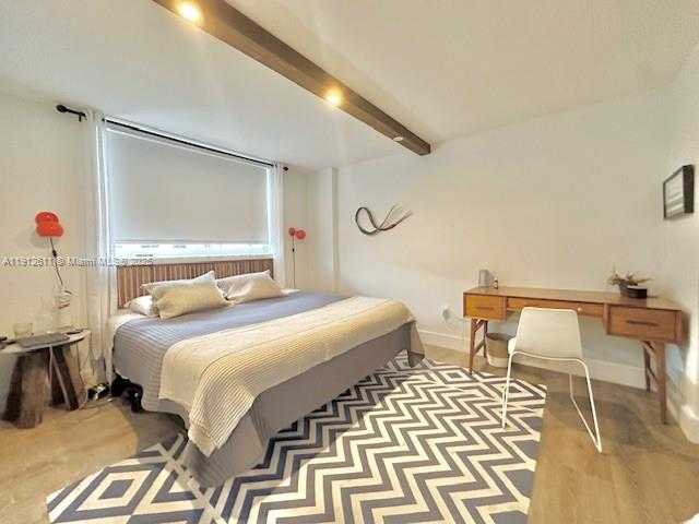 Small Image of 401 OCEAN DR #910, Miami Beach Number 8